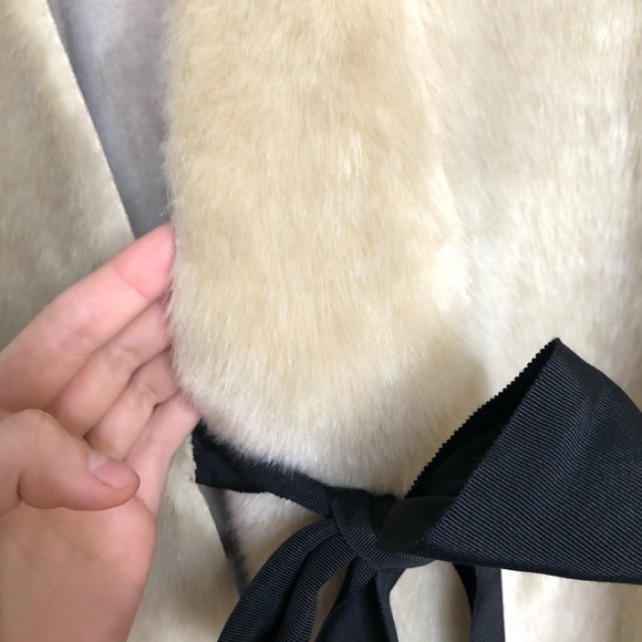 🧥 Woman Long Beige Faux Fur Coat 🧥 - Picture 5 of 6
